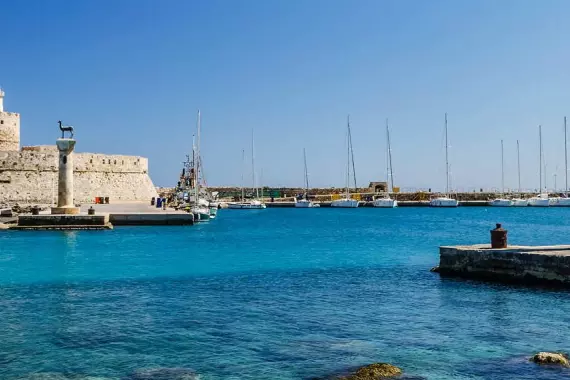 Vista del puerto de Rodas